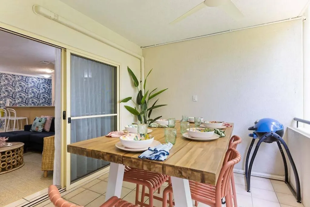 Laidback Resort Living At Central Plaza Poolside Port Douglas Apartment
