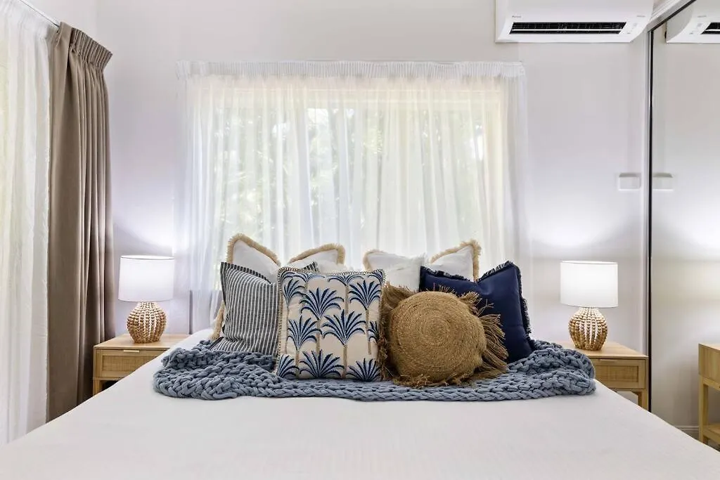 Laidback Resort Living At Central Plaza Poolside Port Douglas Apartment